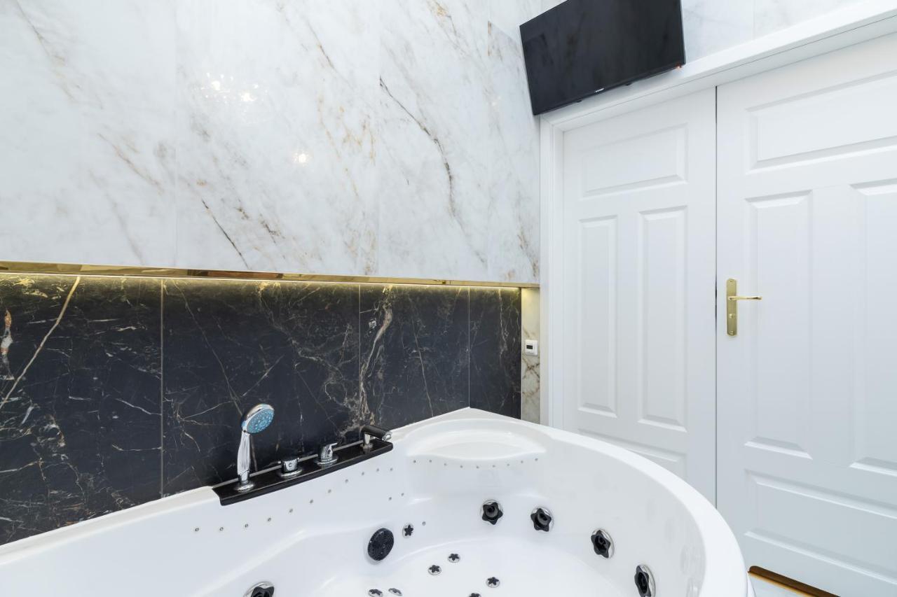 Kazimierz Studio With Jacuzzi By Renters Prestige Krakow Ngoại thất bức ảnh