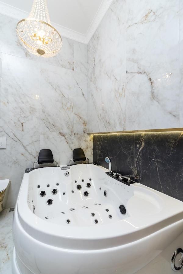 Kazimierz Studio With Jacuzzi By Renters Prestige Krakow Ngoại thất bức ảnh